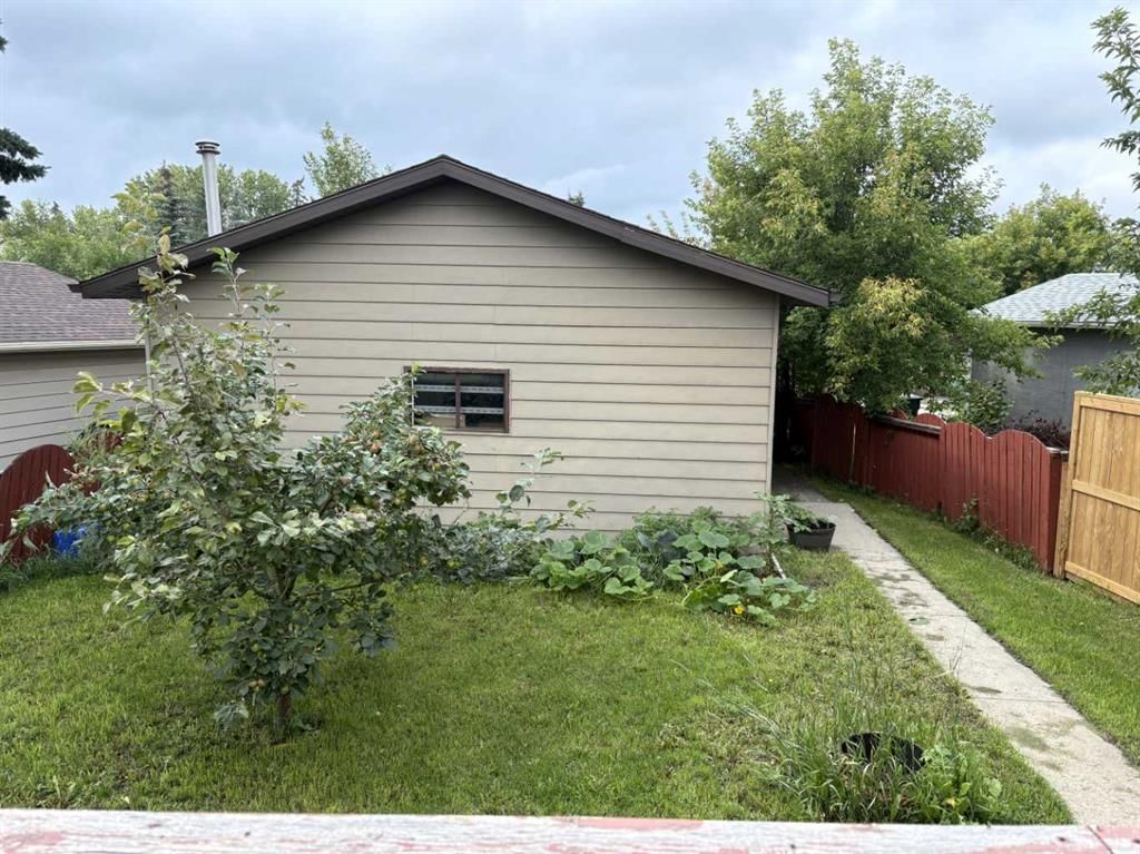 203 Falwood Way NE, Calgary — photo 4 of 5