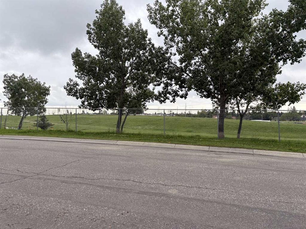 203 Falwood Way NE, Calgary — photo 5 of 5
