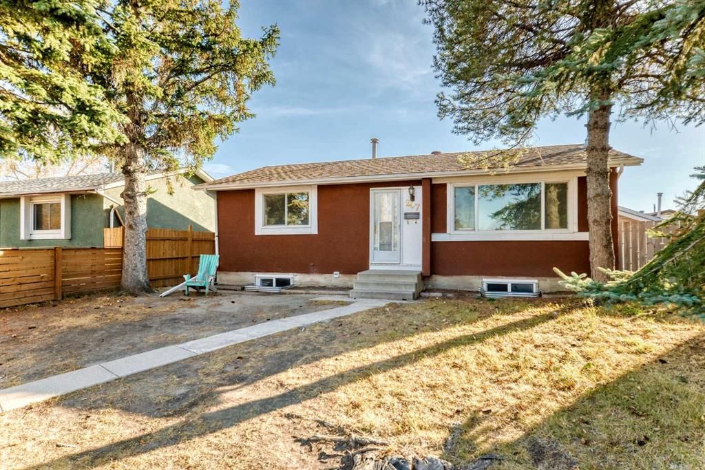 207 Pinecliff Way NE, Calgary — photo 2 of 50