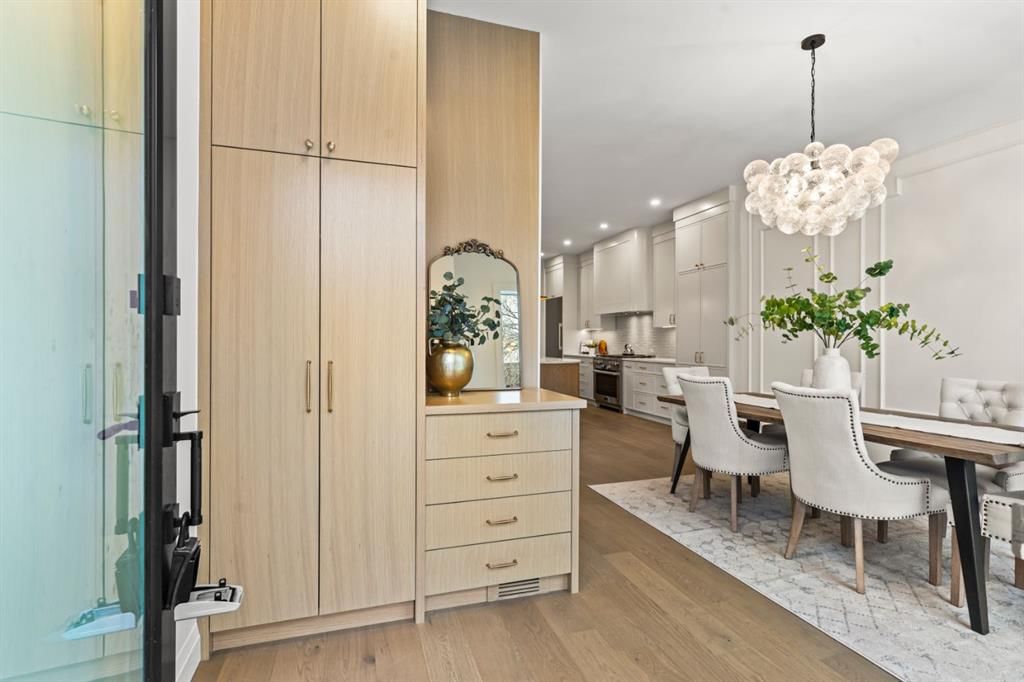 2216 12 Avenue NW, Calgary — photo 5 of 50