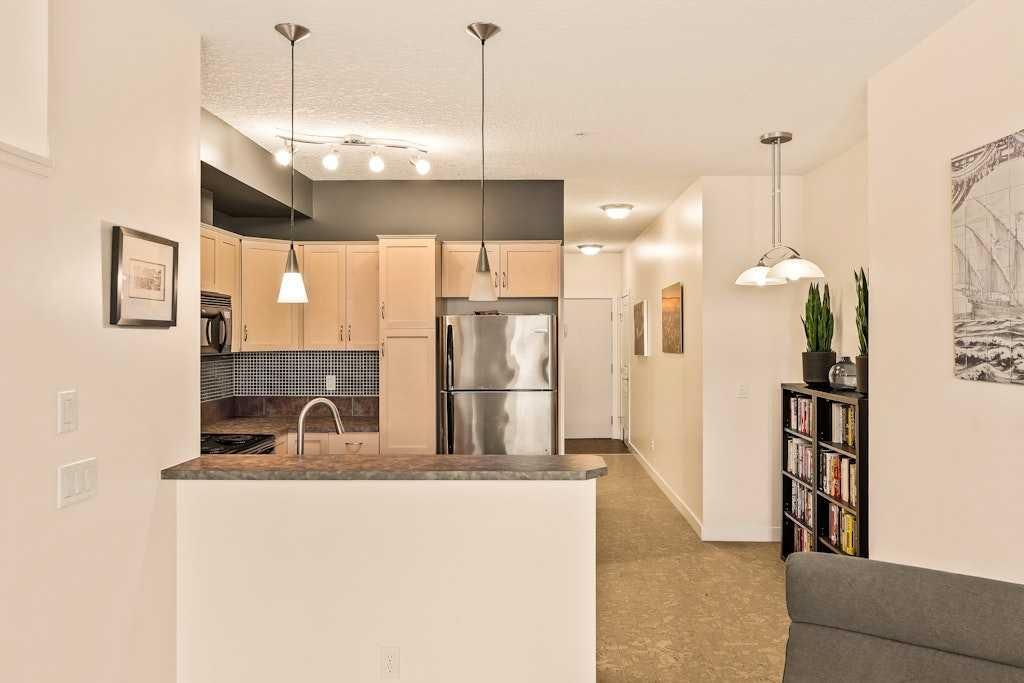 311, 208 Holy Cross Lane SW, Calgary — photo 4 of 17