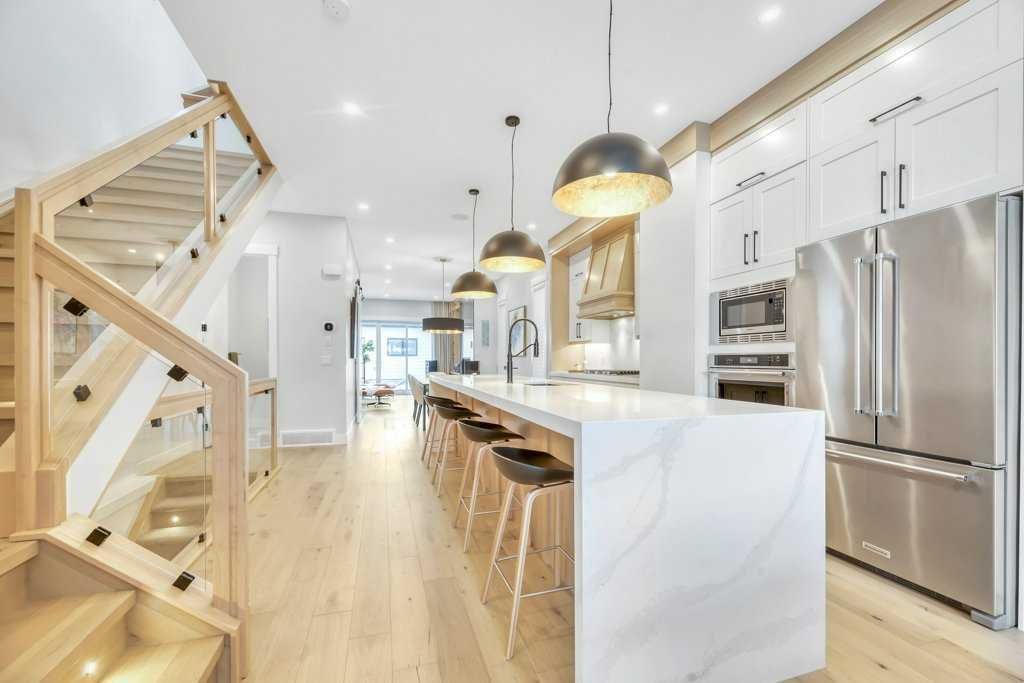 2427 27 Street SW, Calgary — photo 3 of 46
