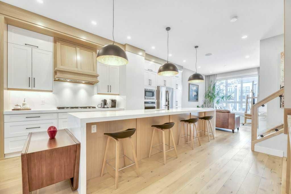 2427 27 Street SW, Calgary — photo 4 of 46