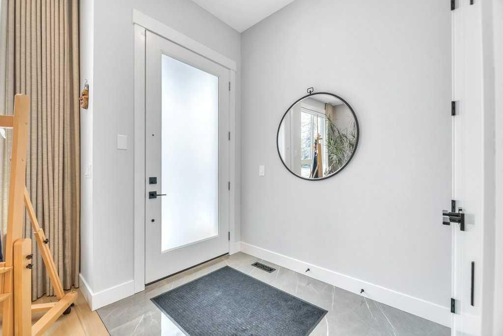 2427 27 Street SW, Calgary — photo 5 of 46