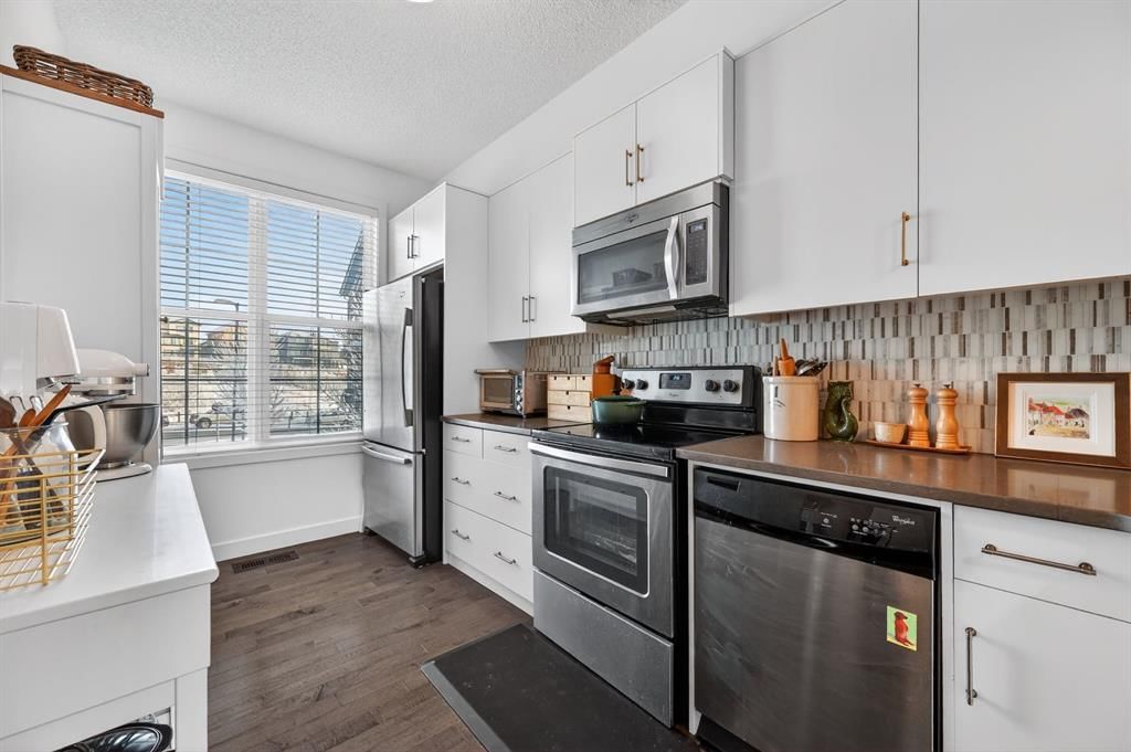 235 Ascot Circle SW, Calgary — photo 4 of 28