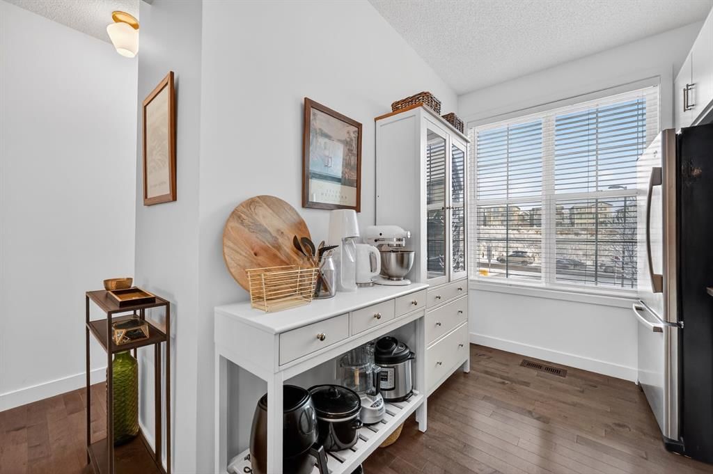 235 Ascot Circle SW, Calgary — photo 5 of 28