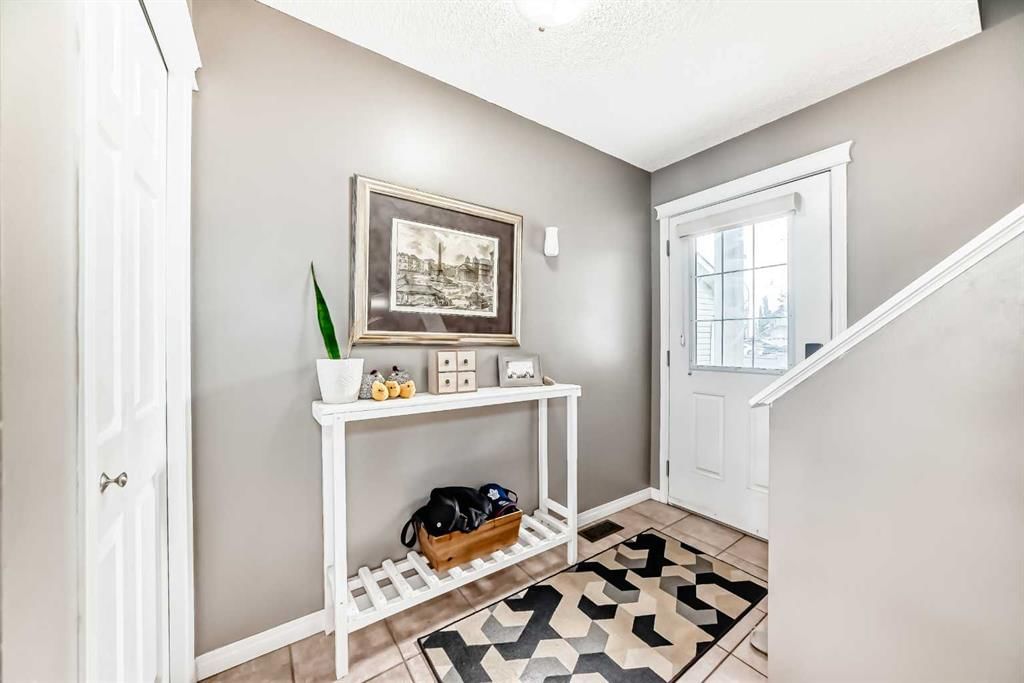 127 Covepark Green NE, Calgary — photo 4 of 49