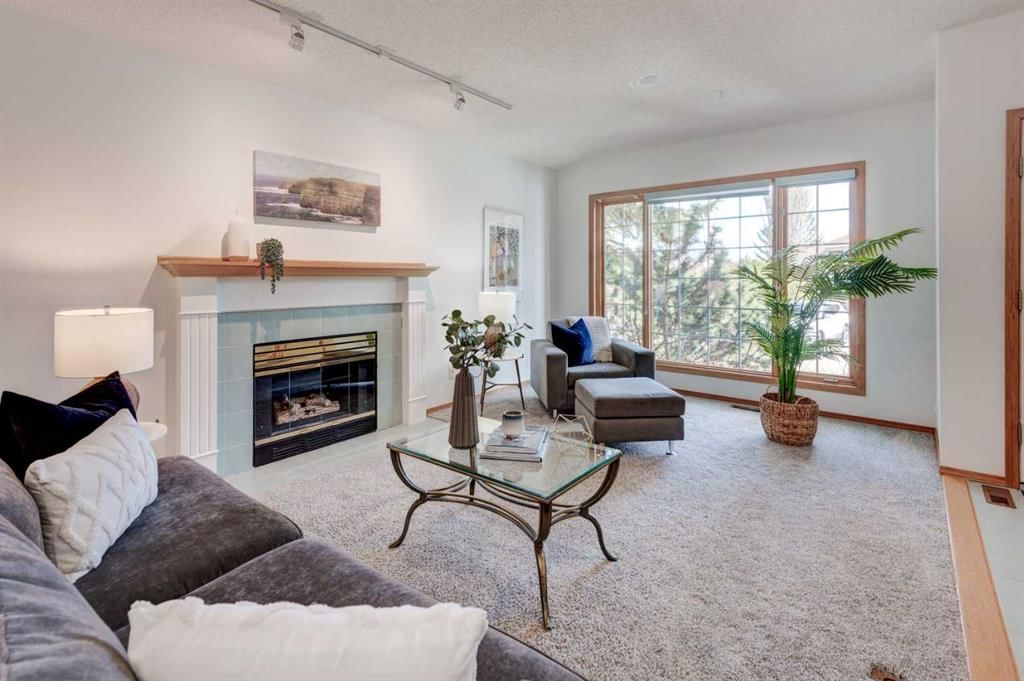 4 Christie Gardens SW, Calgary — photo 4 of 41