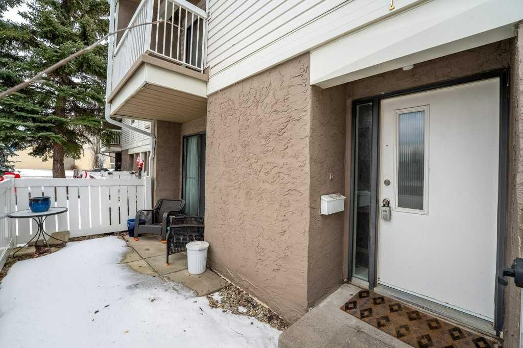 7, 3015 51 Street SW, Calgary — photo 3 of 24