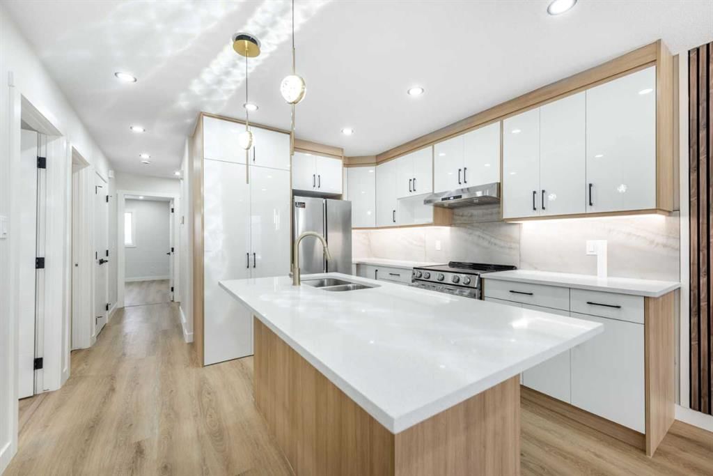 7277 Laguna Way NE, Calgary — photo 2 of 40