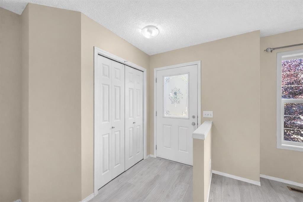 5 Saddlebrook Common NE, Calgary — photo 2 of 22