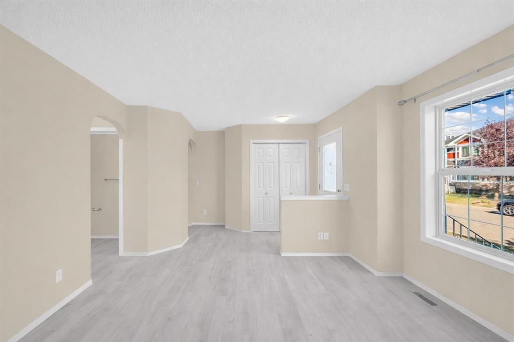 5 Saddlebrook Common NE, Calgary — photo 4 of 22