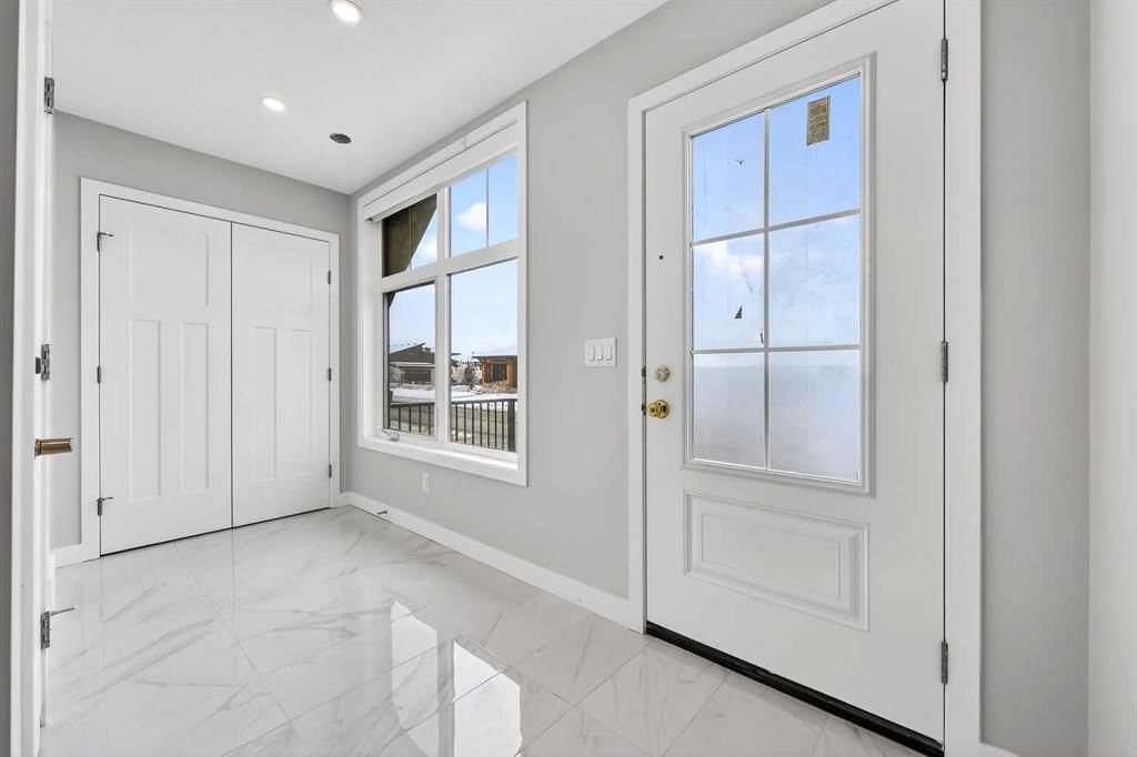 591 Mahogany Road SE, Calgary — photo 3 of 34