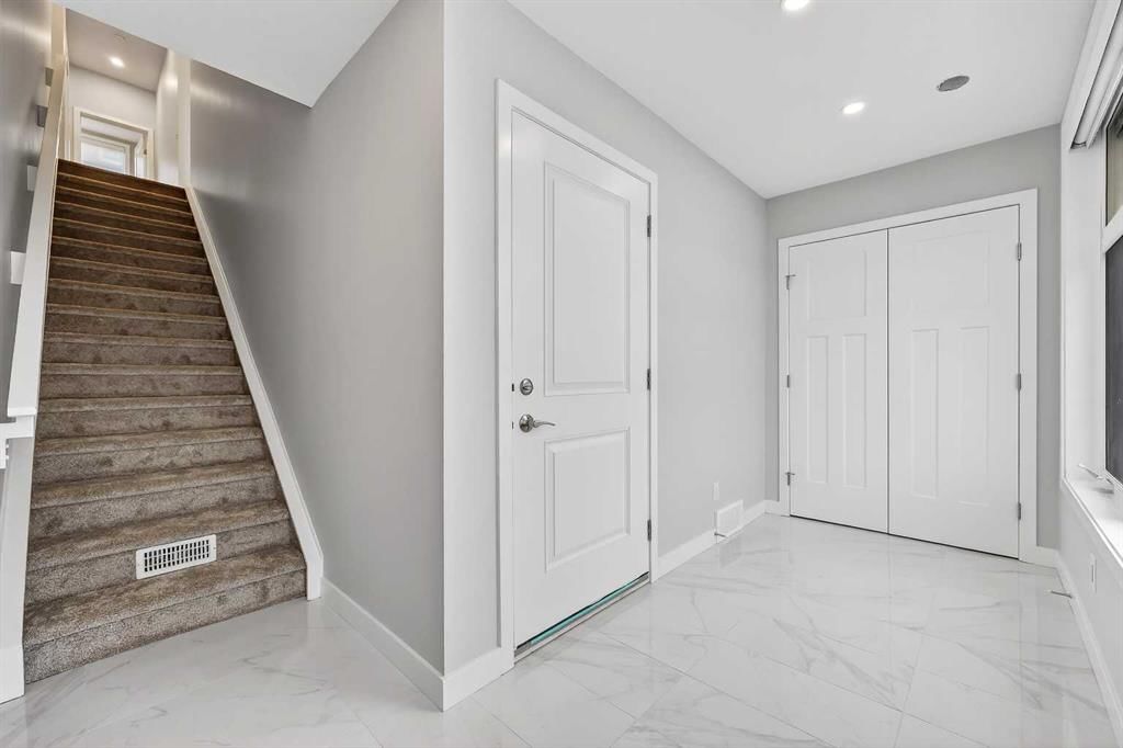 591 Mahogany Road SE, Calgary — photo 4 of 34