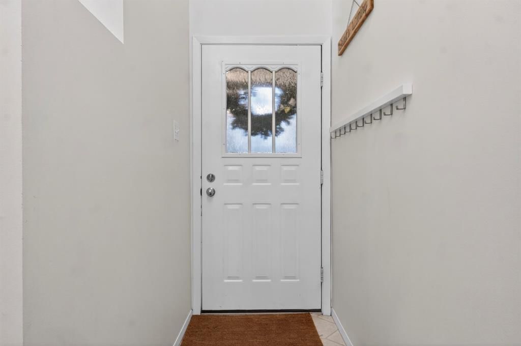 643 Strathcona Drive SW, Calgary — photo 2 of 41