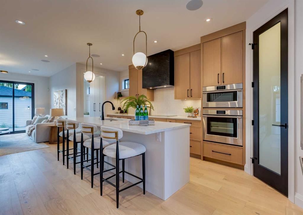 2231 35 Street SW, Calgary — photo 4 of 49