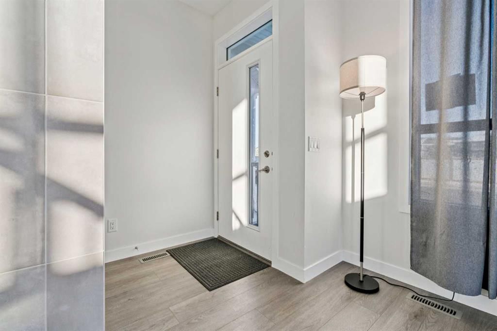 101 Lavender Manor SE, Calgary — photo 4 of 39