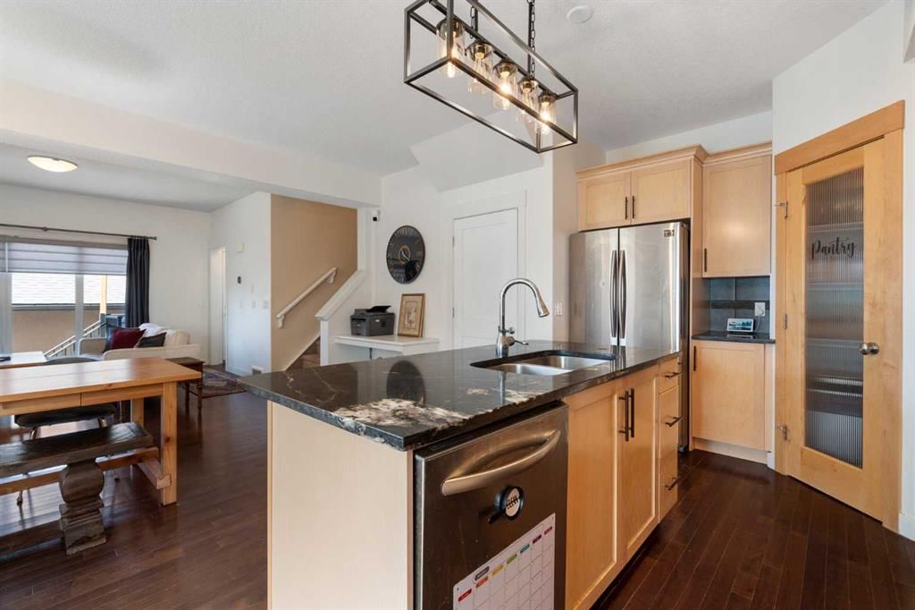 2, 4709 17 Avenue NW, Calgary — photo 3 of 43
