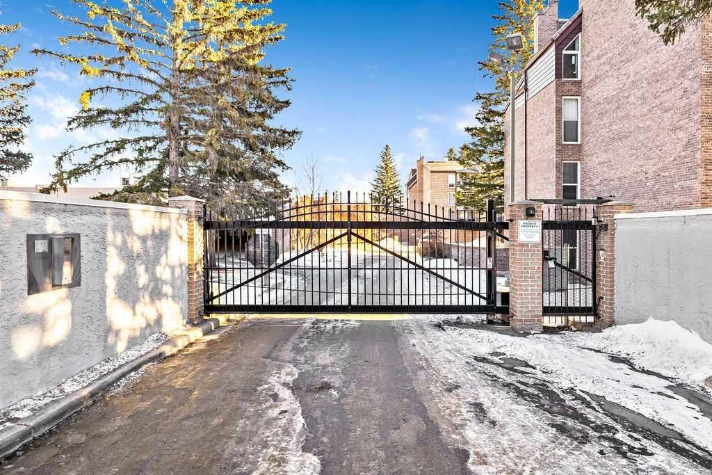 2103, 202 Brae Glen Close SW, Calgary — photo 2 of 31