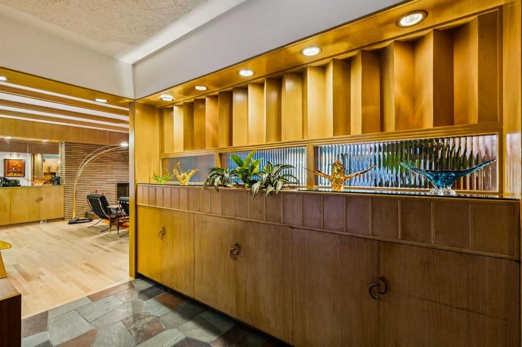 2307 Sunset Avenue SW, Calgary — photo 3 of 49