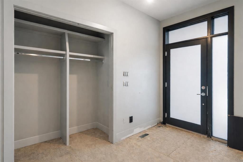 18 West Point Mews SW, Calgary — photo 3 of 50