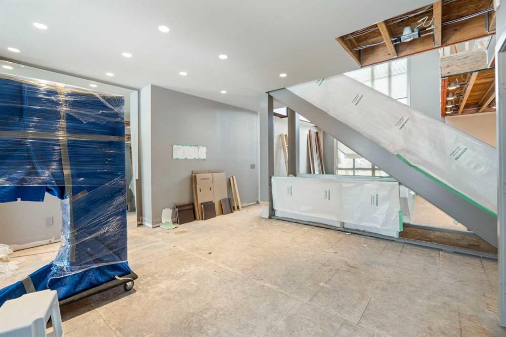 18 West Point Mews SW, Calgary — photo 4 of 50
