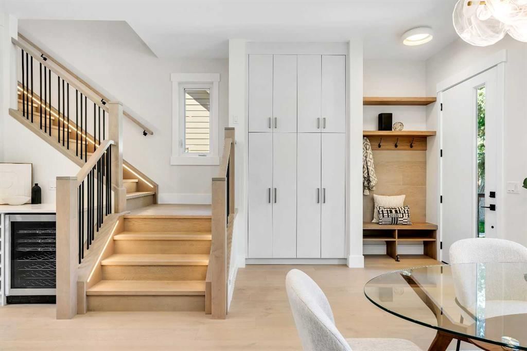 1130A Regent Crescent NE, Calgary — photo 4 of 50