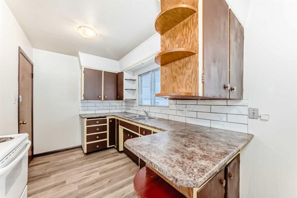 2236 37 Street SW, Calgary — photo 3 of 32