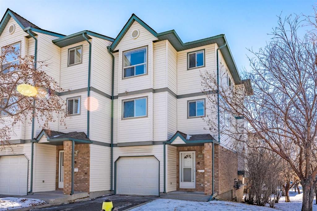 203 Anderson Grove SW, Calgary — photo 3 of 37
