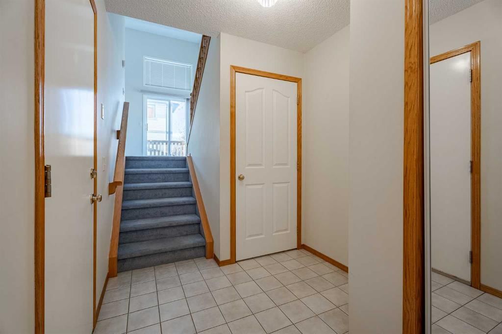 203 Anderson Grove SW, Calgary — photo 5 of 37