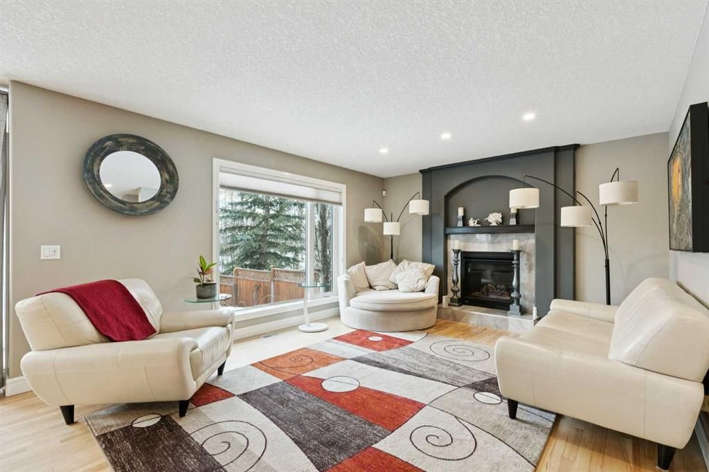 810 Wentworth Place SW, Calgary — photo 4 of 32