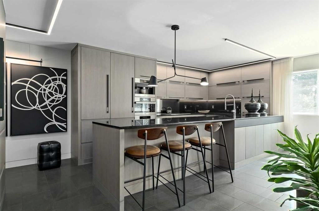 404, 629 Royal Avenue SW, Calgary — main listing photo