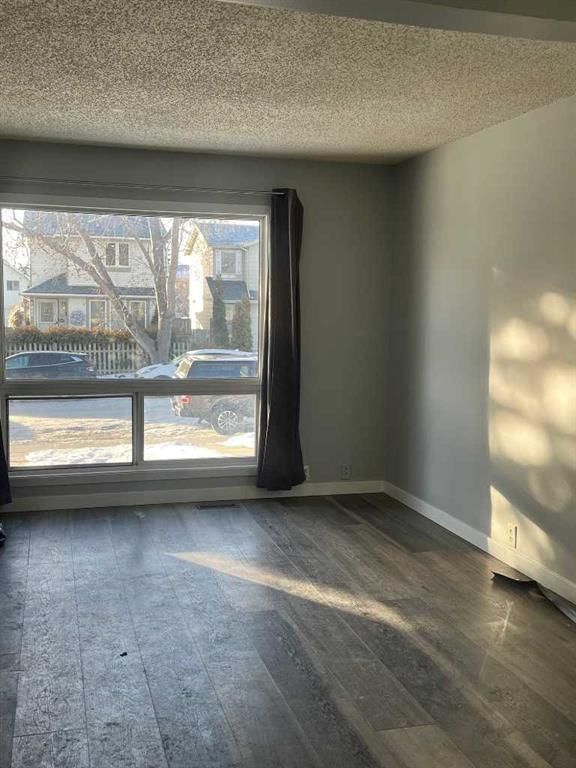 5, 220 Erin Mount Crescent SE, Calgary — photo 2 of 8