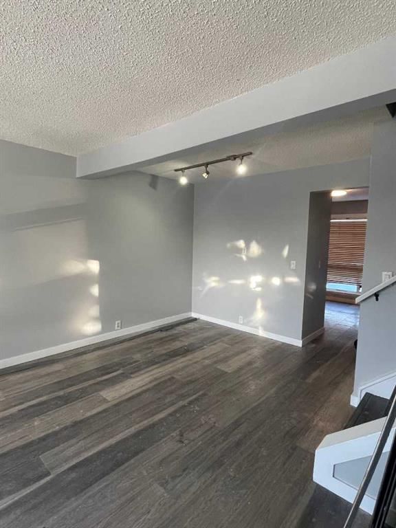 5, 220 Erin Mount Crescent SE, Calgary — photo 3 of 8