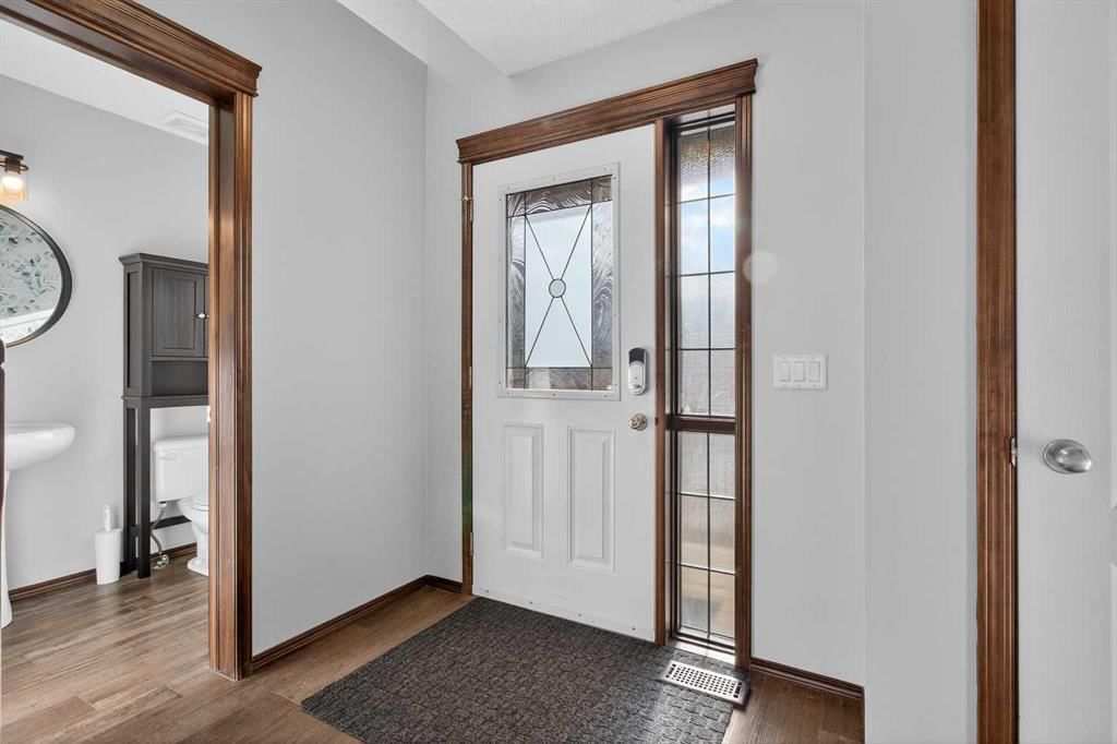 4358 Elgin Avenue SE, Calgary — photo 2 of 31
