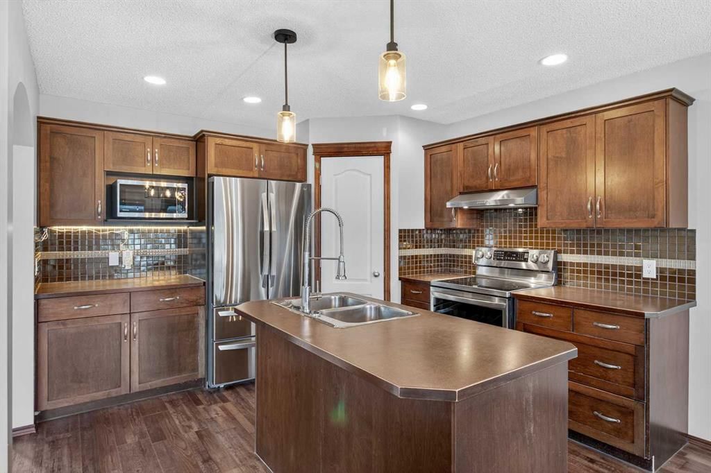 4358 Elgin Avenue SE, Calgary — photo 3 of 31