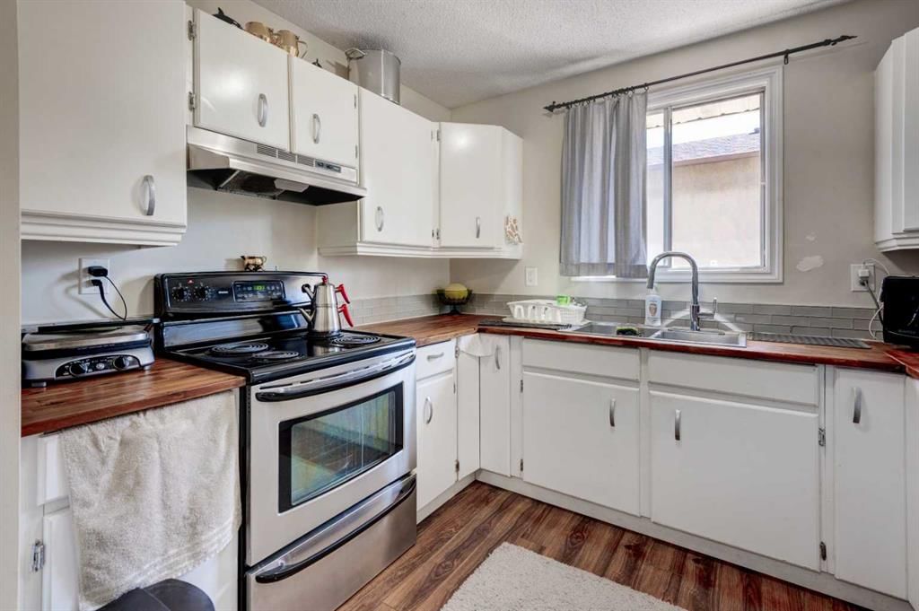 5 Fonda Drive SE, Calgary — photo 3 of 29