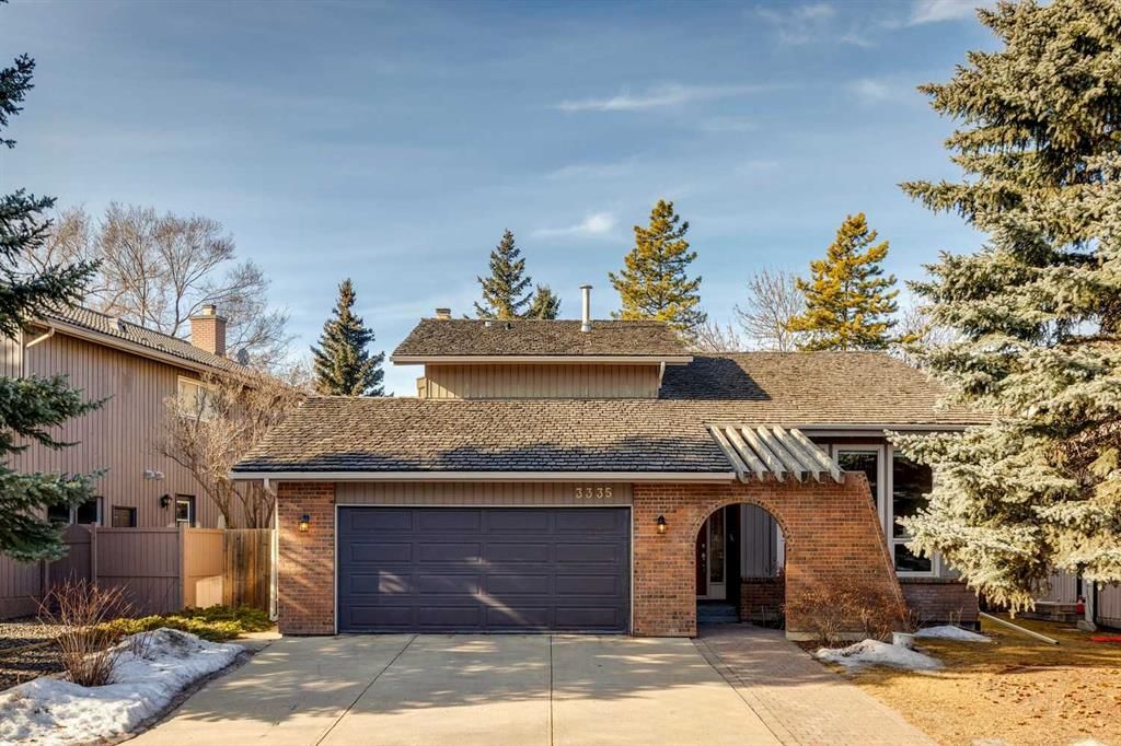 3335 OAKWOOD Drive SW, Calgary — main listing photo