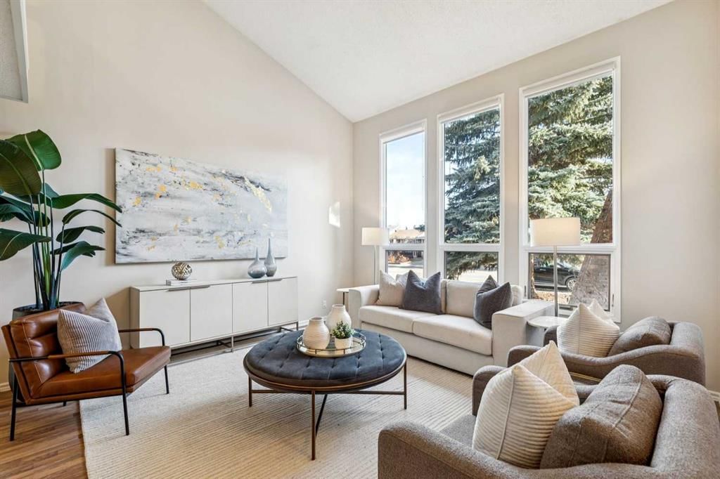 3335 OAKWOOD Drive SW, Calgary — photo 2 of 48