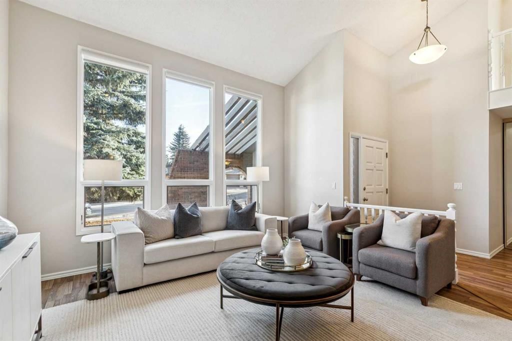 3335 OAKWOOD Drive SW, Calgary — photo 3 of 48