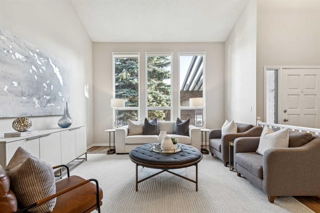 3335 OAKWOOD Drive SW, Calgary — photo 4 of 48