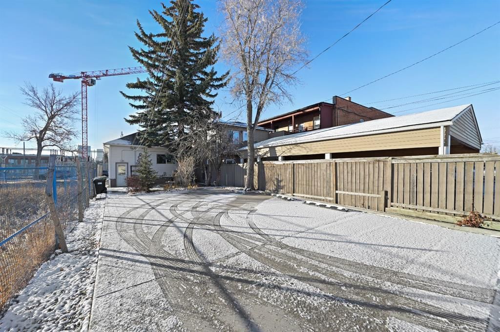132 17 Avenue NW, Calgary — photo 2 of 13