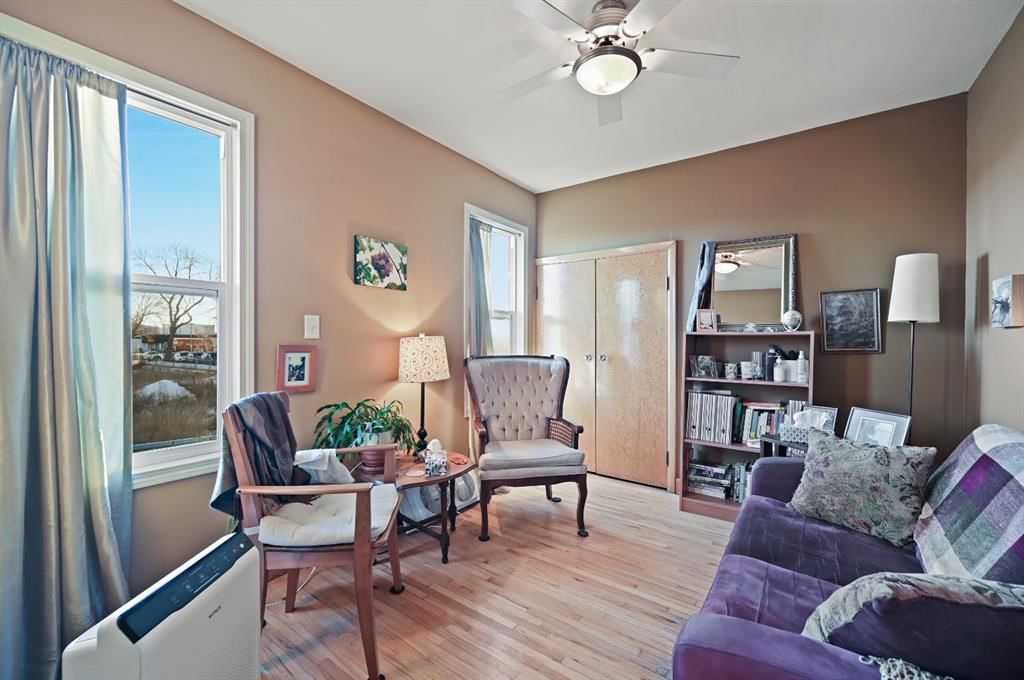132 17 Avenue NW, Calgary — photo 4 of 13
