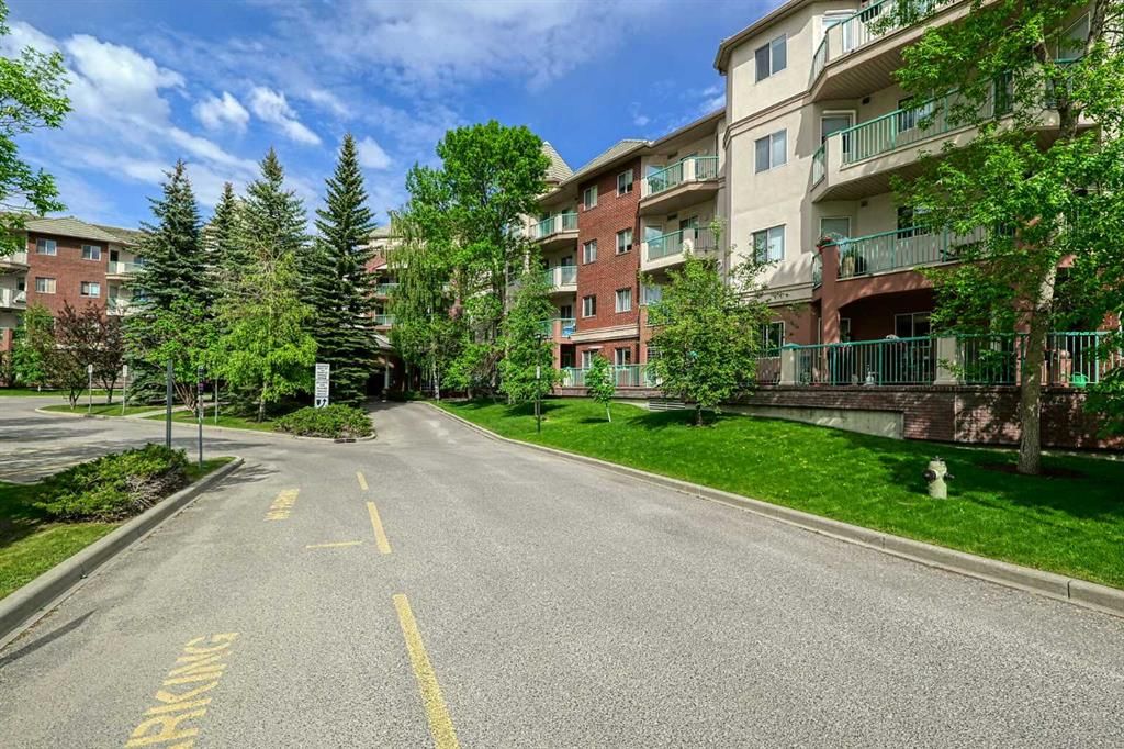 321, 200 Lincoln Way SW, Calgary — photo 2 of 46