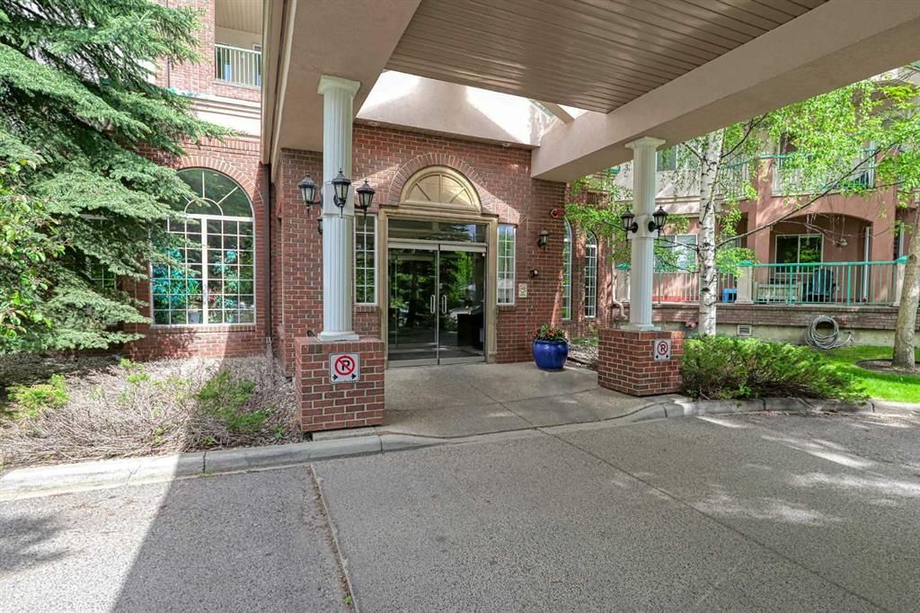 321, 200 Lincoln Way SW, Calgary — photo 3 of 46