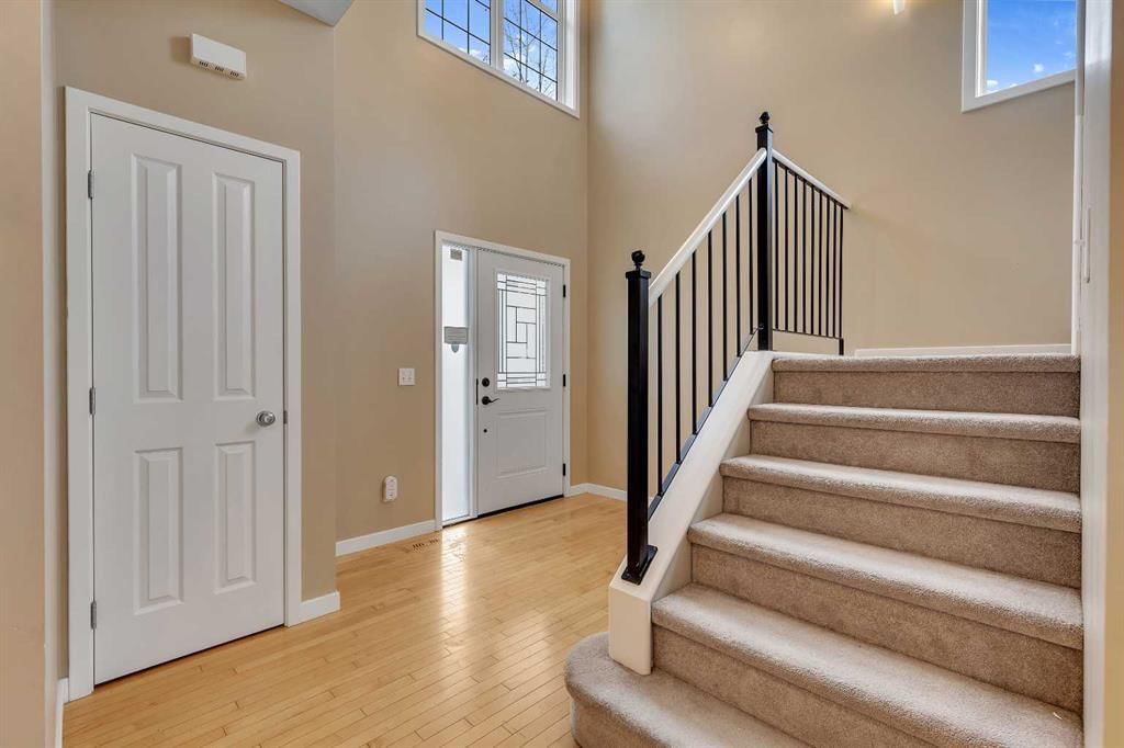 119 Valley Stream Circle NW, Calgary — photo 3 of 45