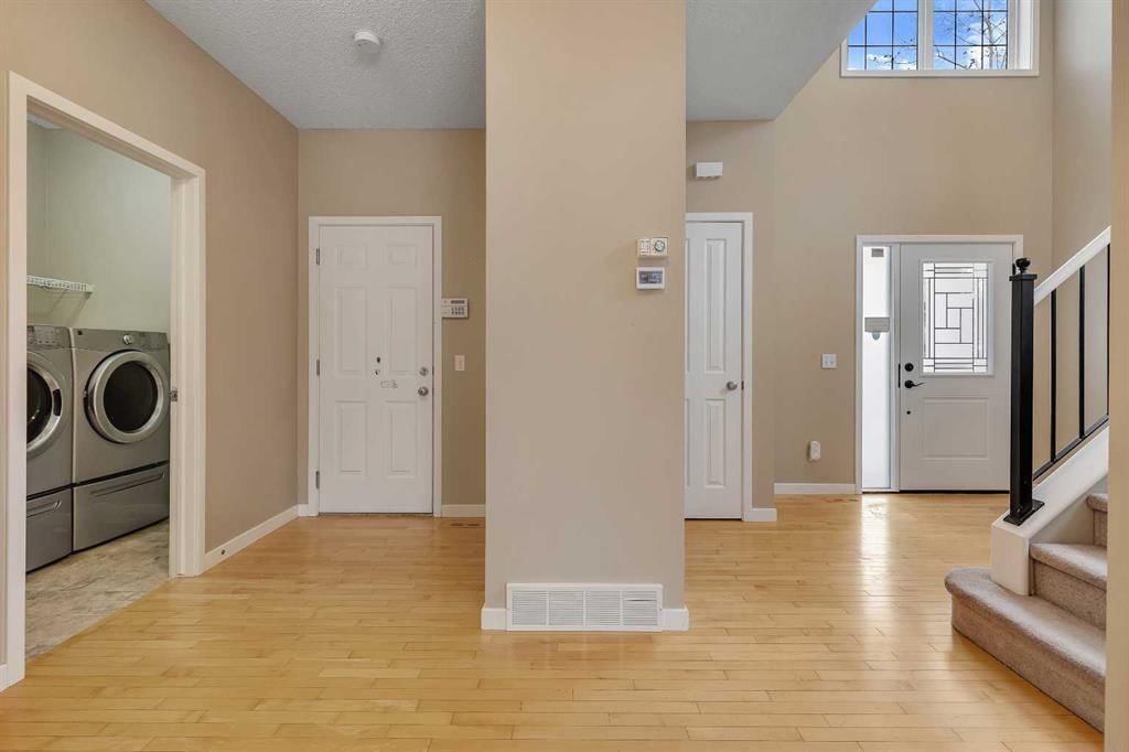119 Valley Stream Circle NW, Calgary — photo 4 of 45