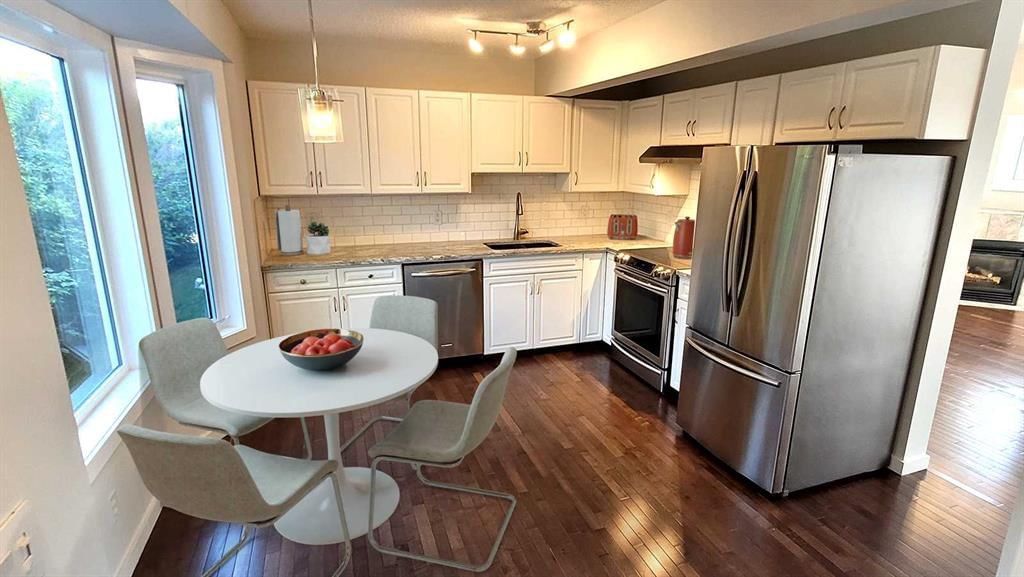 215 Killarney Glen Court SW, Calgary — photo 3 of 24