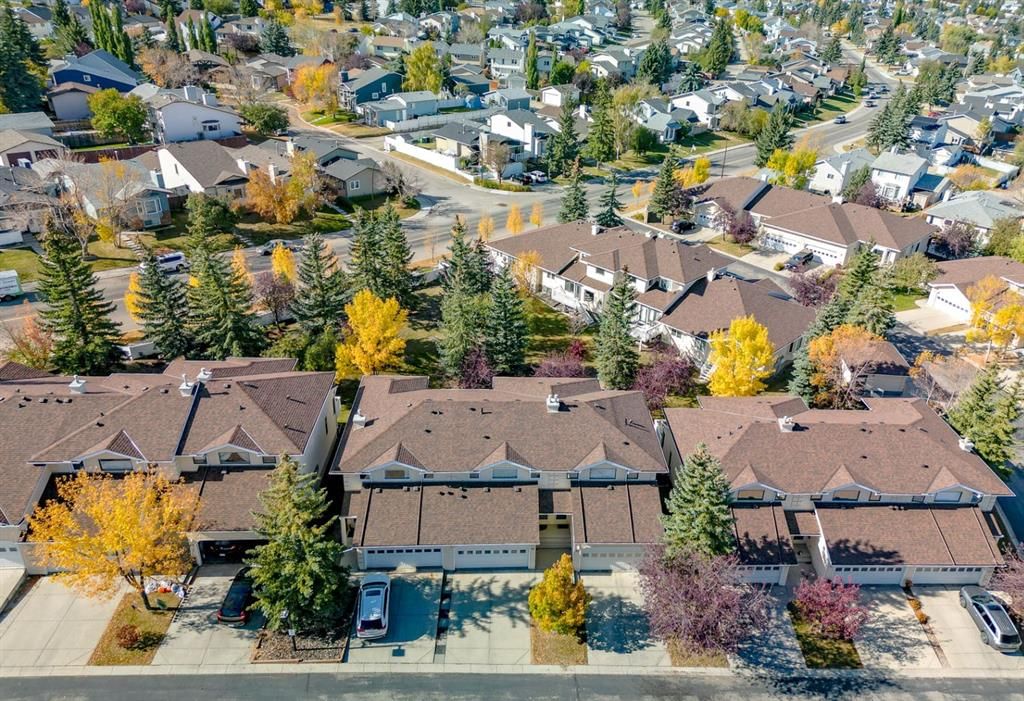 19, 200 Sandstone Drive NW, Calgary — photo 2 of 40