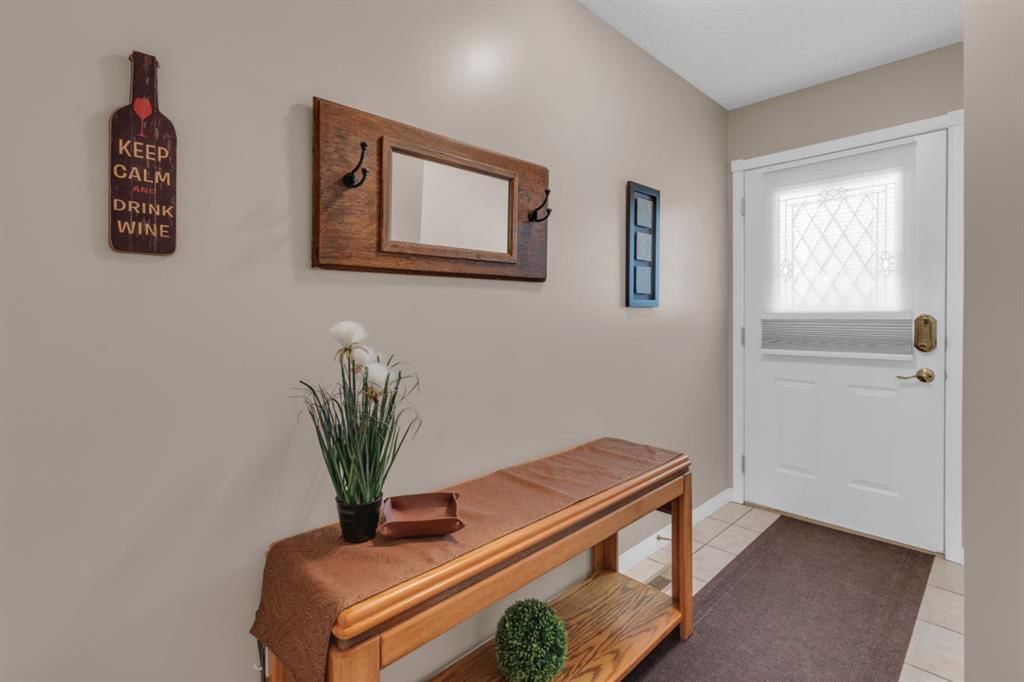 19, 200 Sandstone Drive NW, Calgary — photo 5 of 40